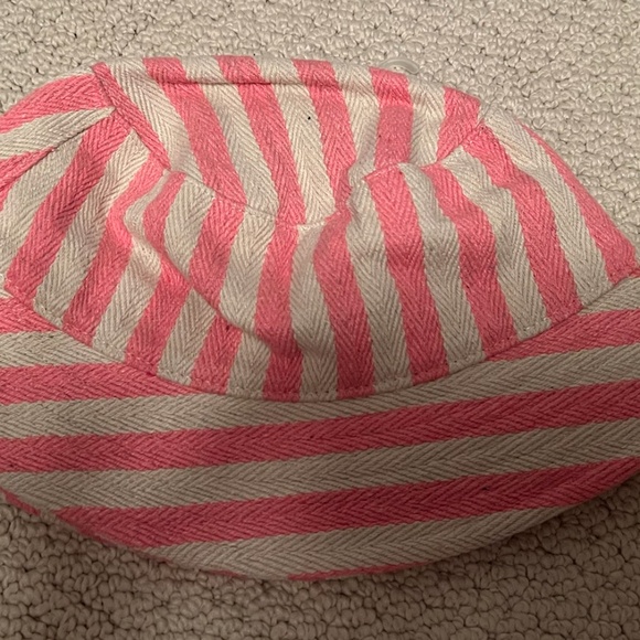 NWT: gap canvas bucket hat - Picture 2 of 3